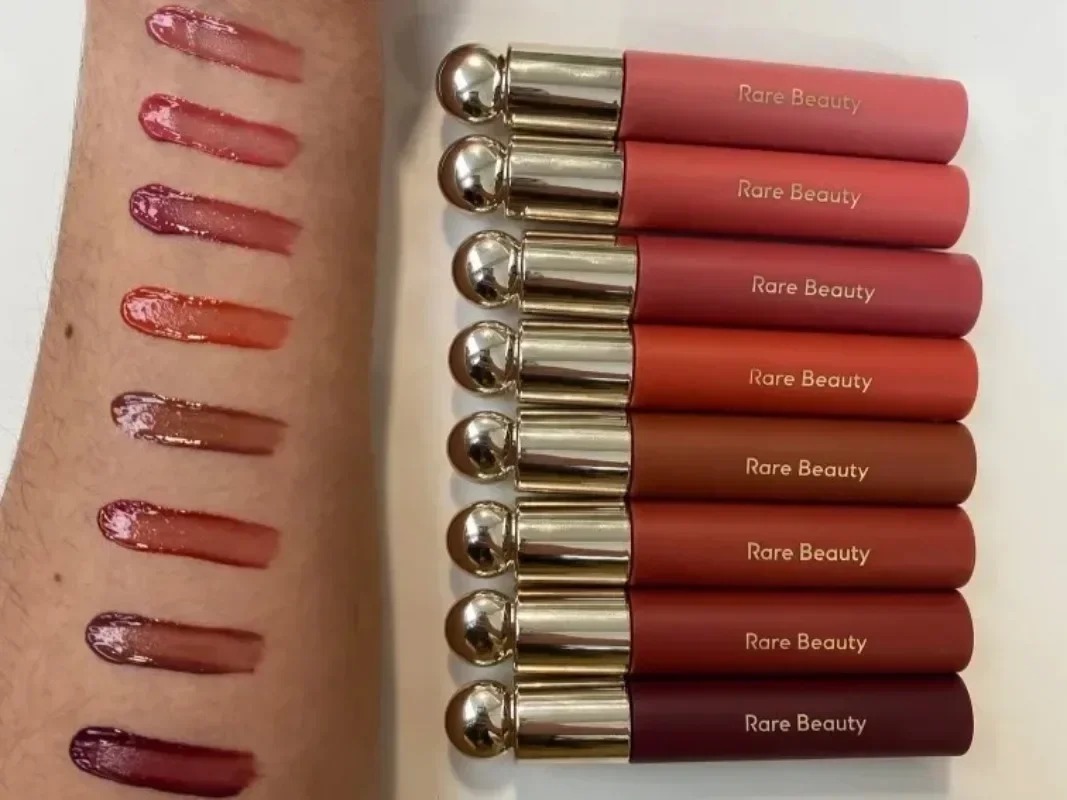 レアビューティー リップスティック リキッドブラッシュ ハイ - Rare Beauty Makeup Highlighter のレビューと価格