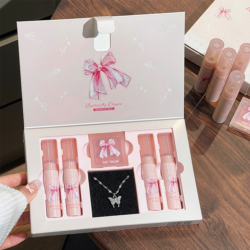 ART VALUE メイクアップセットには、4個のベルベット - Huda Beauty Makeup Set のレビューと価格