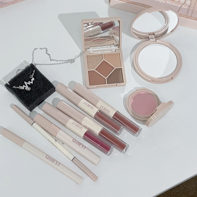 メイクアップギフトボックス 蝶結び ハート限定 口紅 パウダ - Huda Beauty Makeup Set のレビューと価格
