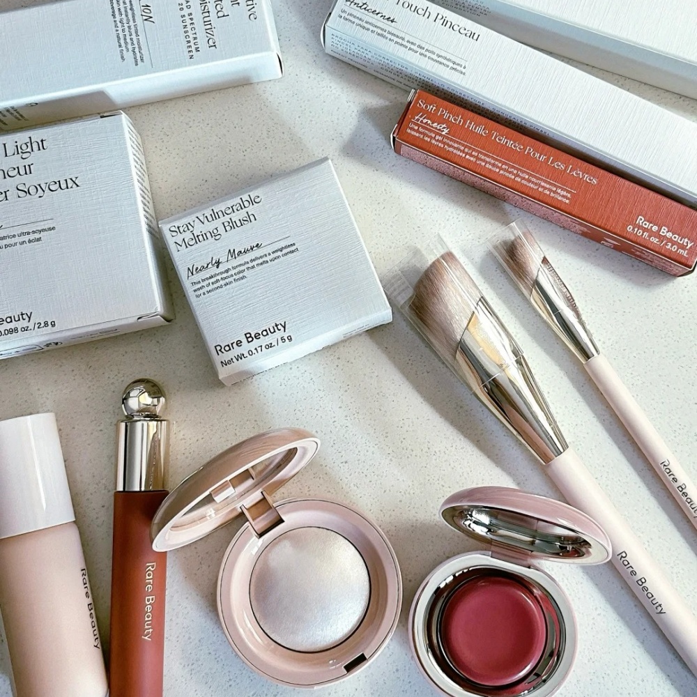 レアビューティー ハイライター ロングラスティング フェイス - Rare Beauty Makeup Highlighter のレビューと価格