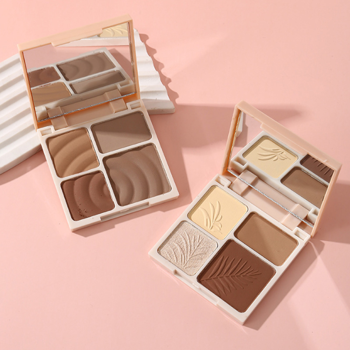 4 色高光沢 1 ディスクマットブライトニングシャドウノーズ - Merit Beauty Makeup のレビューと価格