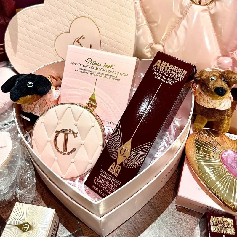 シャーロット ティルベリー コラーゲン リップ グロス アイ - Huda Beauty Makeup Set のレビューと価格
