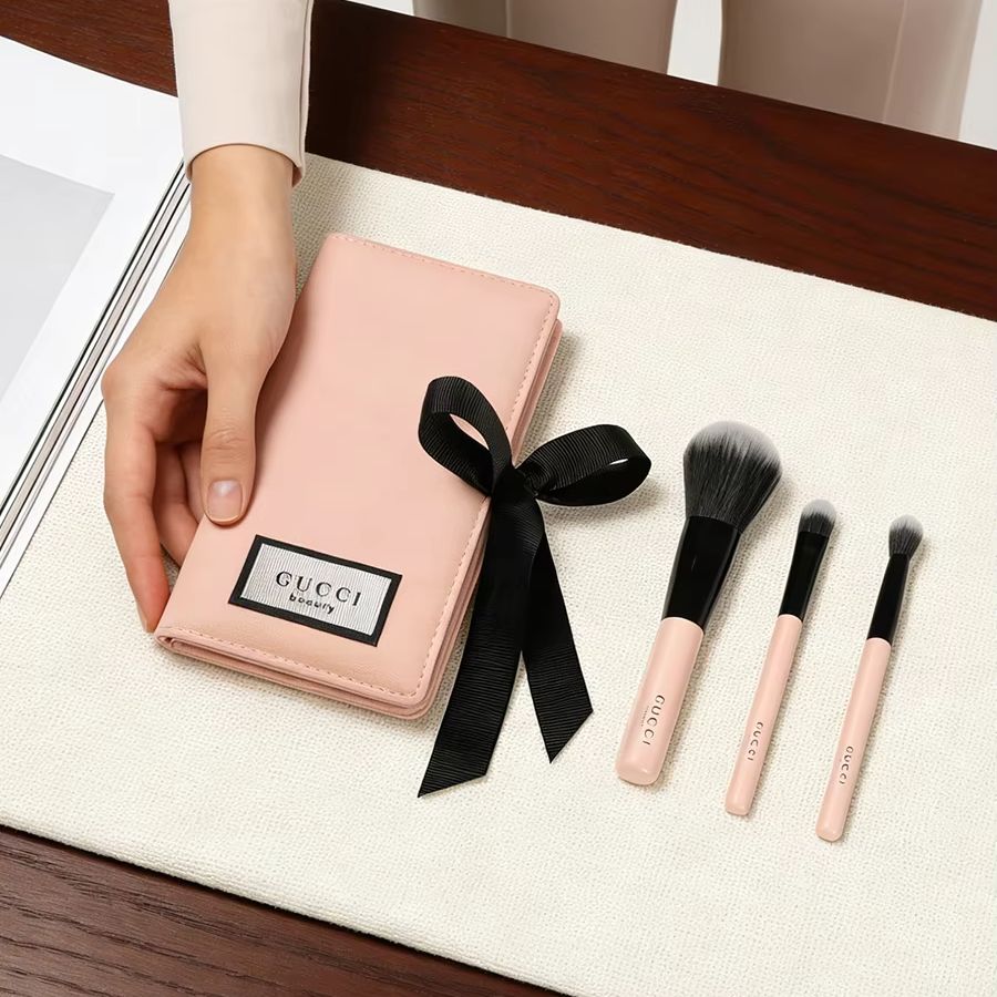 グッチのバッグ、メイクブラシセット、ピンクのチークブラシ、コ - Beauty Makeup Wholesale のレビューと価格