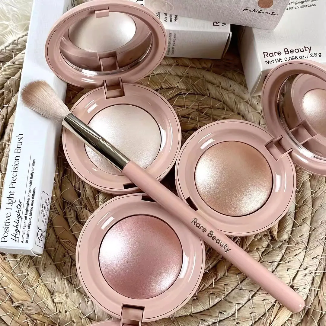 レアビューティー ライトシルキータッチ ハイライター ソフト - Huda Beauty Makeup Set のレビューと価格