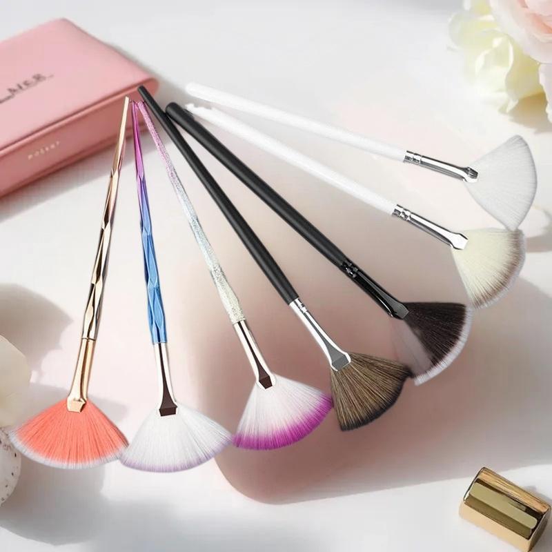 大型フラットハイライトブラッシュ扇形メイクアップブラシパウダ - Makeup Beauty Ro のレビューと価格